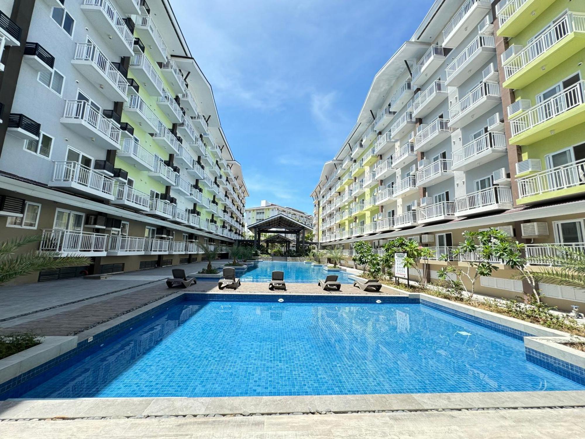 Ania Rooms@Amani Grand Residences Near Airport Isla de Mactán Exterior foto